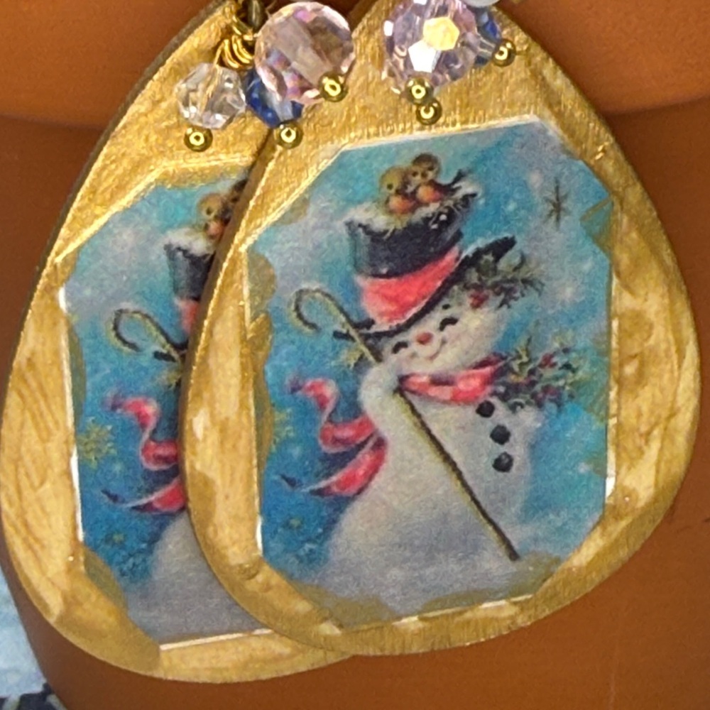 ⭐️Adorned Crown Jewelry assemblage Victorian Christmas pink snowman earrings - Picture 3 of 8